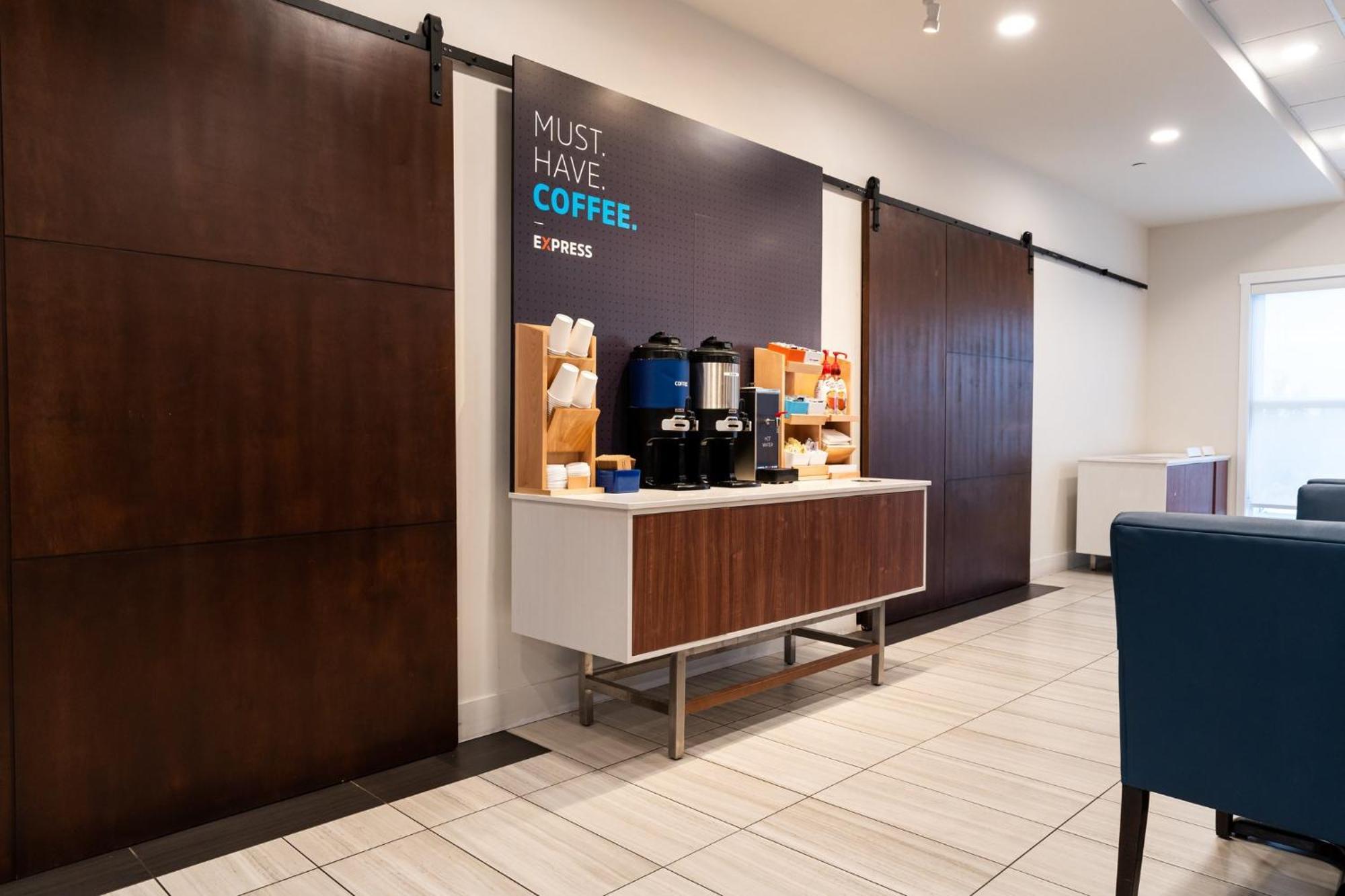 Express & - Sw - Windermere By Ihg 3* Edmonton