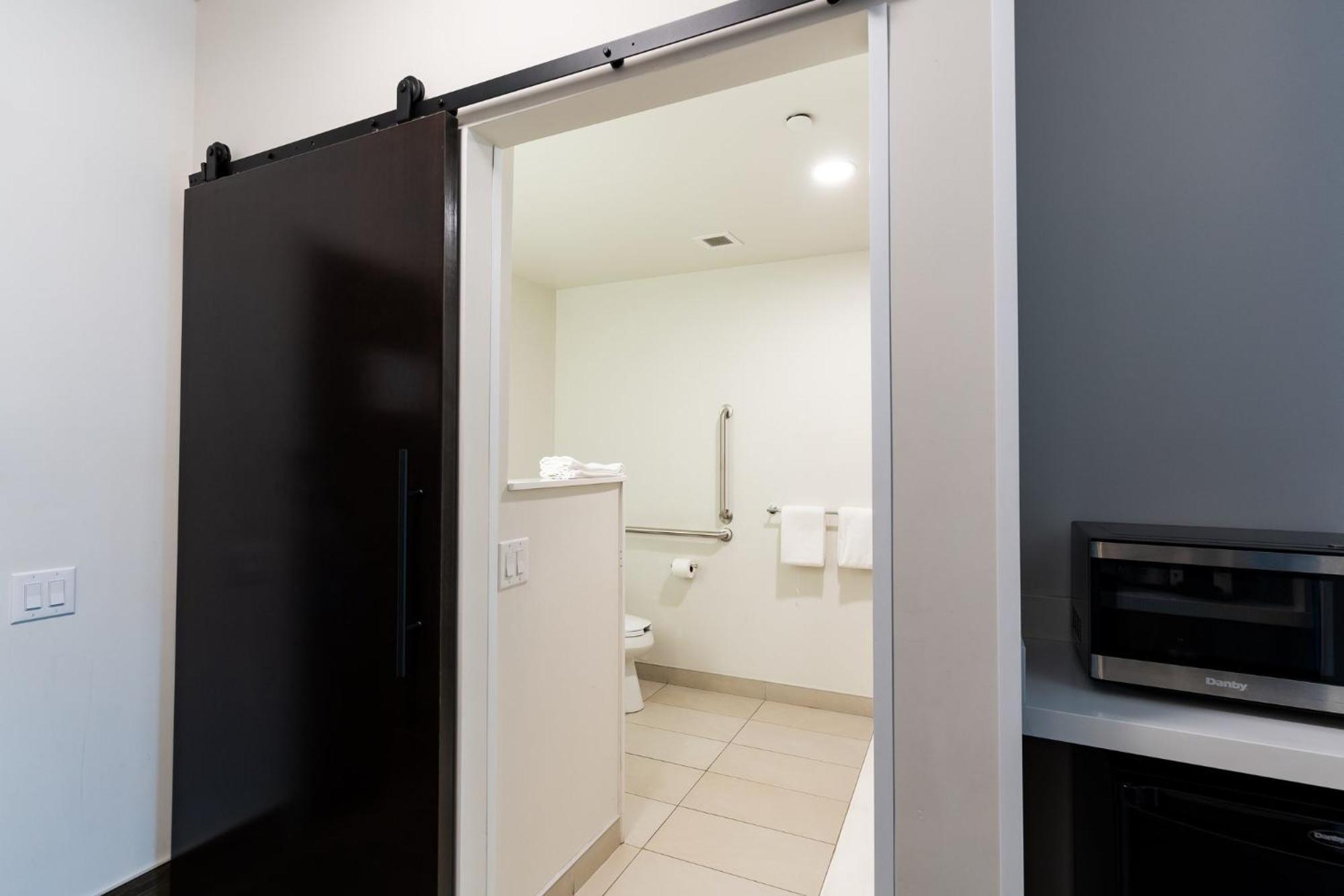 Express & - Sw - Windermere By Ihg Hotel